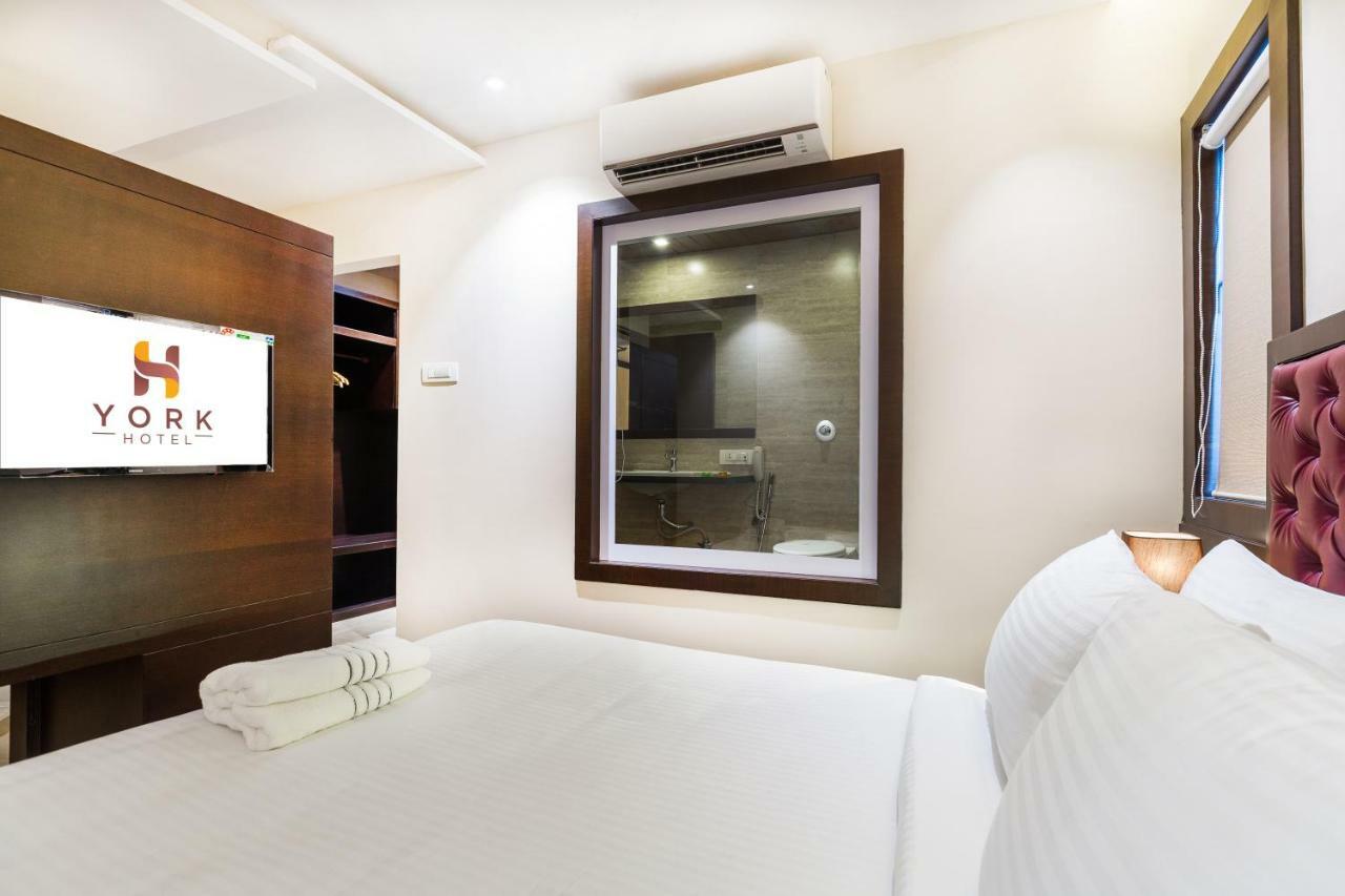 York Hotel Kochi Екстер'єр фото