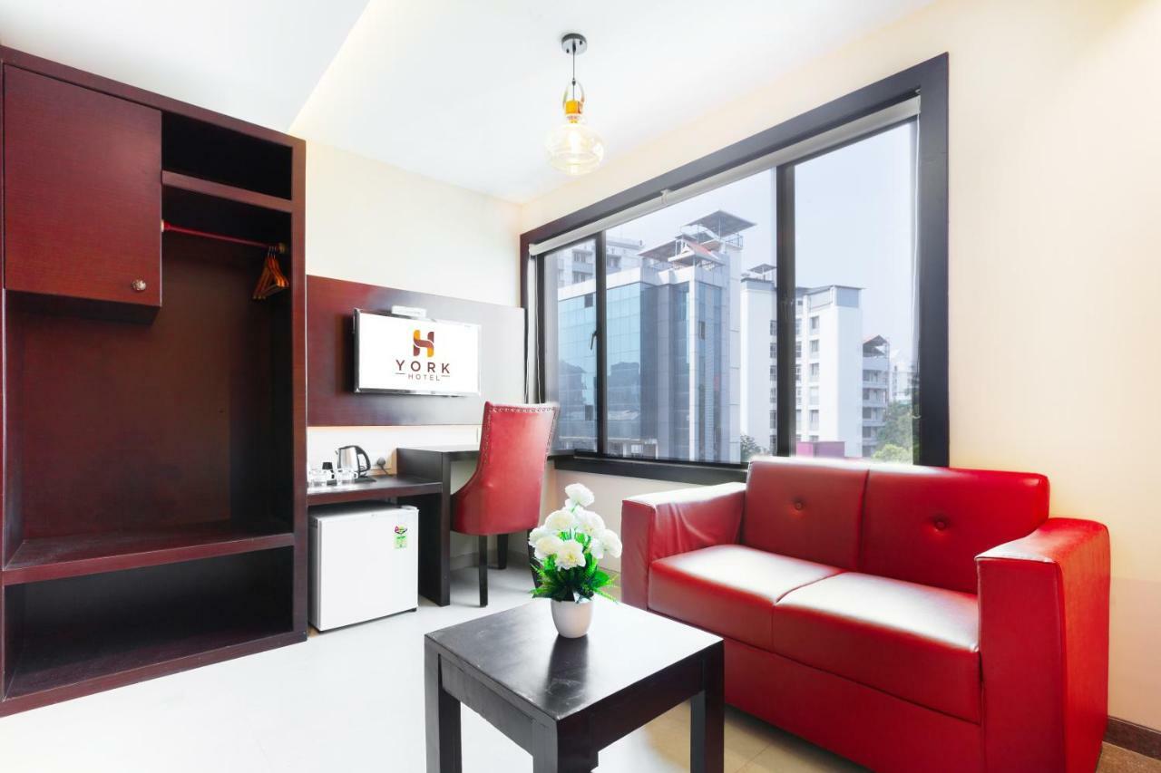 York Hotel Kochi Екстер'єр фото