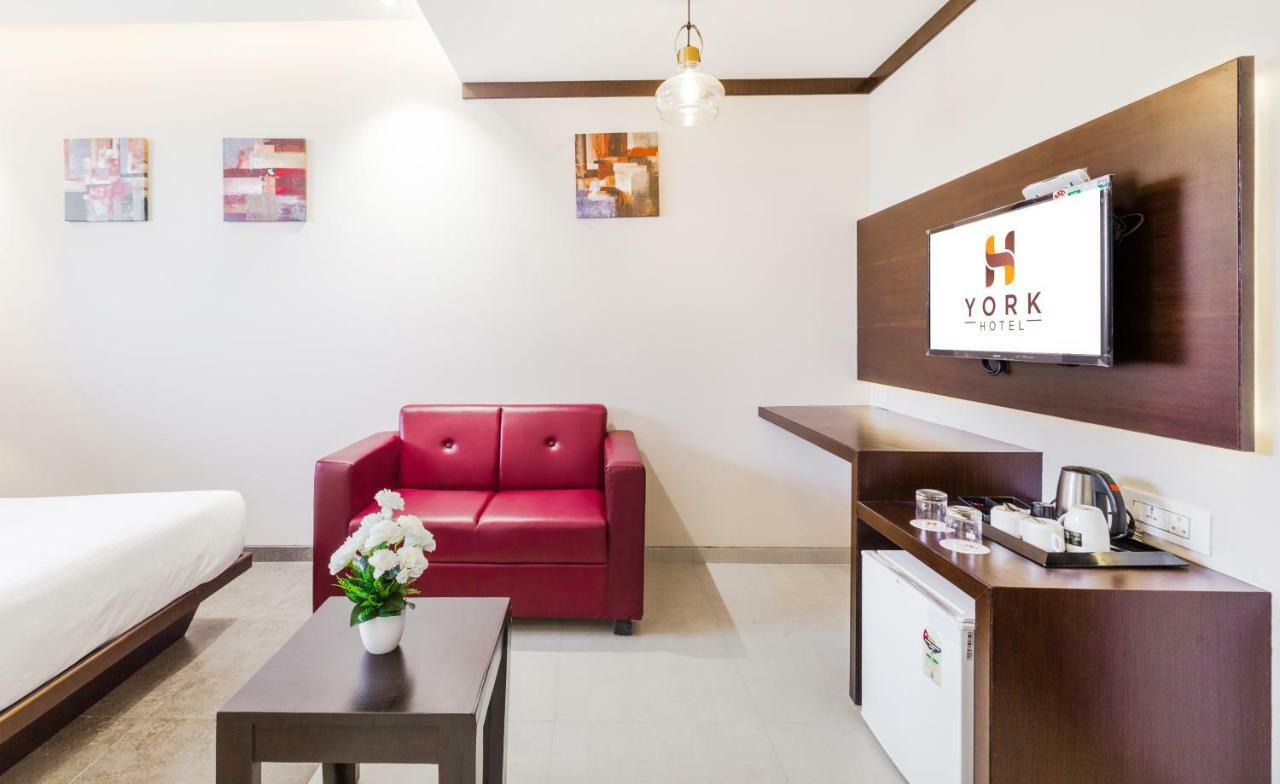 York Hotel Kochi Екстер'єр фото