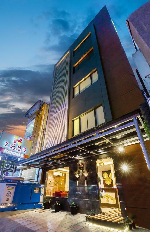 York Hotel Kochi Екстер'єр фото